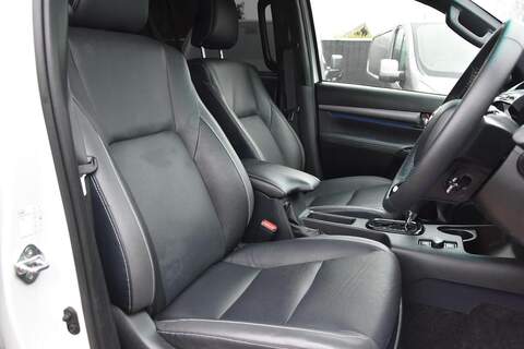 Toyota Hilux 2.8 D-4D-h Invincible X Auto 4WD Euro 6 4dr - U1781