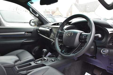 Toyota Hilux 2.8 D-4D-h Invincible X Auto 4WD Euro 6 4dr - U1781