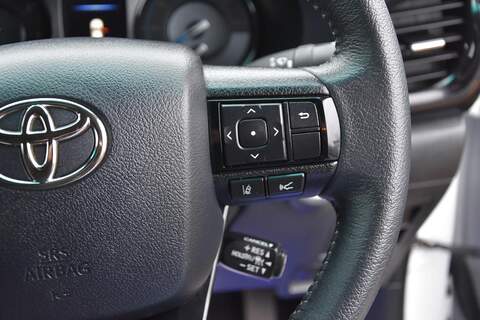 Toyota Hilux 2.8 D-4D-h Invincible X Auto 4WD Euro 6 4dr - U1781