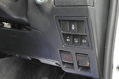 Toyota Hilux 2.8 D-4D-h Invincible X Auto 4WD Euro 6 4dr - U1781