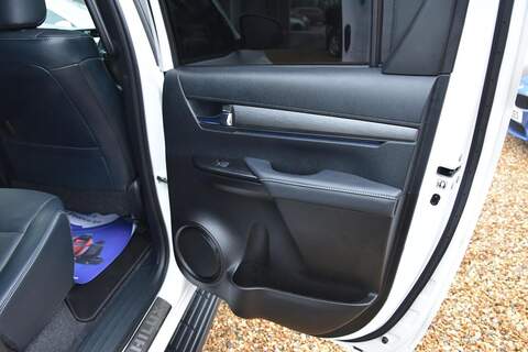 Toyota Hilux 2.8 D-4D-h Invincible X Auto 4WD Euro 6 4dr - U1781