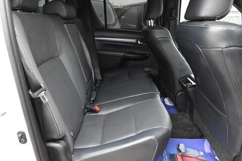 Toyota Hilux 2.8 D-4D-h Invincible X Auto 4WD Euro 6 4dr - U1781
