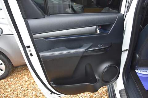 Toyota Hilux 2.8 D-4D-h Invincible X Auto 4WD Euro 6 4dr - U1781