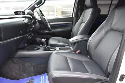 Toyota Hilux 2.8 D-4D-h Invincible X Auto 4WD Euro 6 4dr - U1781