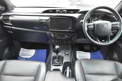 Toyota Hilux 2.8 D-4D-h Invincible X Auto 4WD Euro 6 4dr - U1781
