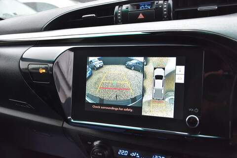 Toyota Hilux 2.8 D-4D-h Invincible X Auto 4WD Euro 6 4dr - U1781