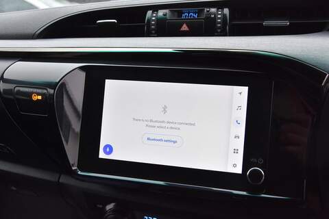 Toyota Hilux 2.8 D-4D-h Invincible X Auto 4WD Euro 6 4dr - U1781