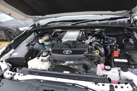 Toyota Hilux 2.8 D-4D-h Invincible X Auto 4WD Euro 6 4dr - U1781