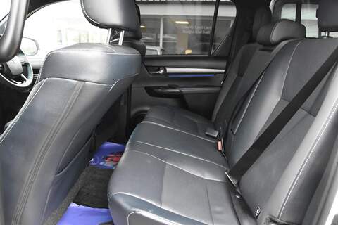 Toyota Hilux 2.8 D-4D-h Invincible X Auto 4WD Euro 6 4dr - U1781