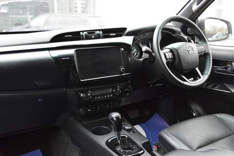 Toyota Hilux 2.8 D-4D-h Invincible X Auto 4WD Euro 6 4dr - U1781