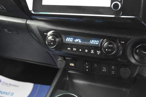 Toyota Hilux 2.8 D-4D-h Invincible X Auto 4WD Euro 6 4dr - U1781