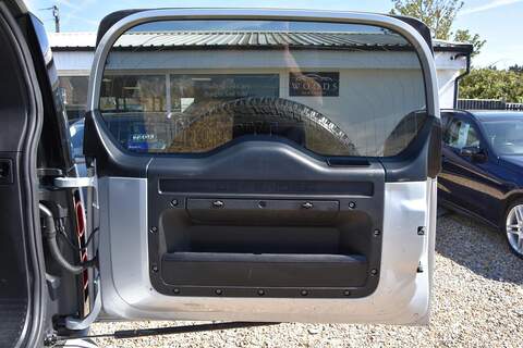 Land Rover Defender 110 2.0 SD4 Auto 4WD Euro 6 (s/s) 5dr - U1792