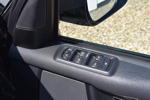 Land Rover Discovery 4 3.0 SD V6 SE Auto 4WD 5dr - U1814