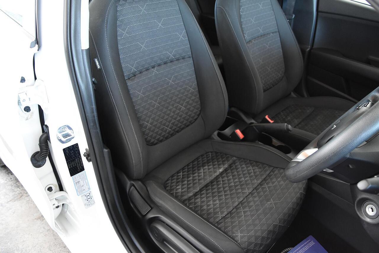 2021 KIA Rio thumbnail 13
