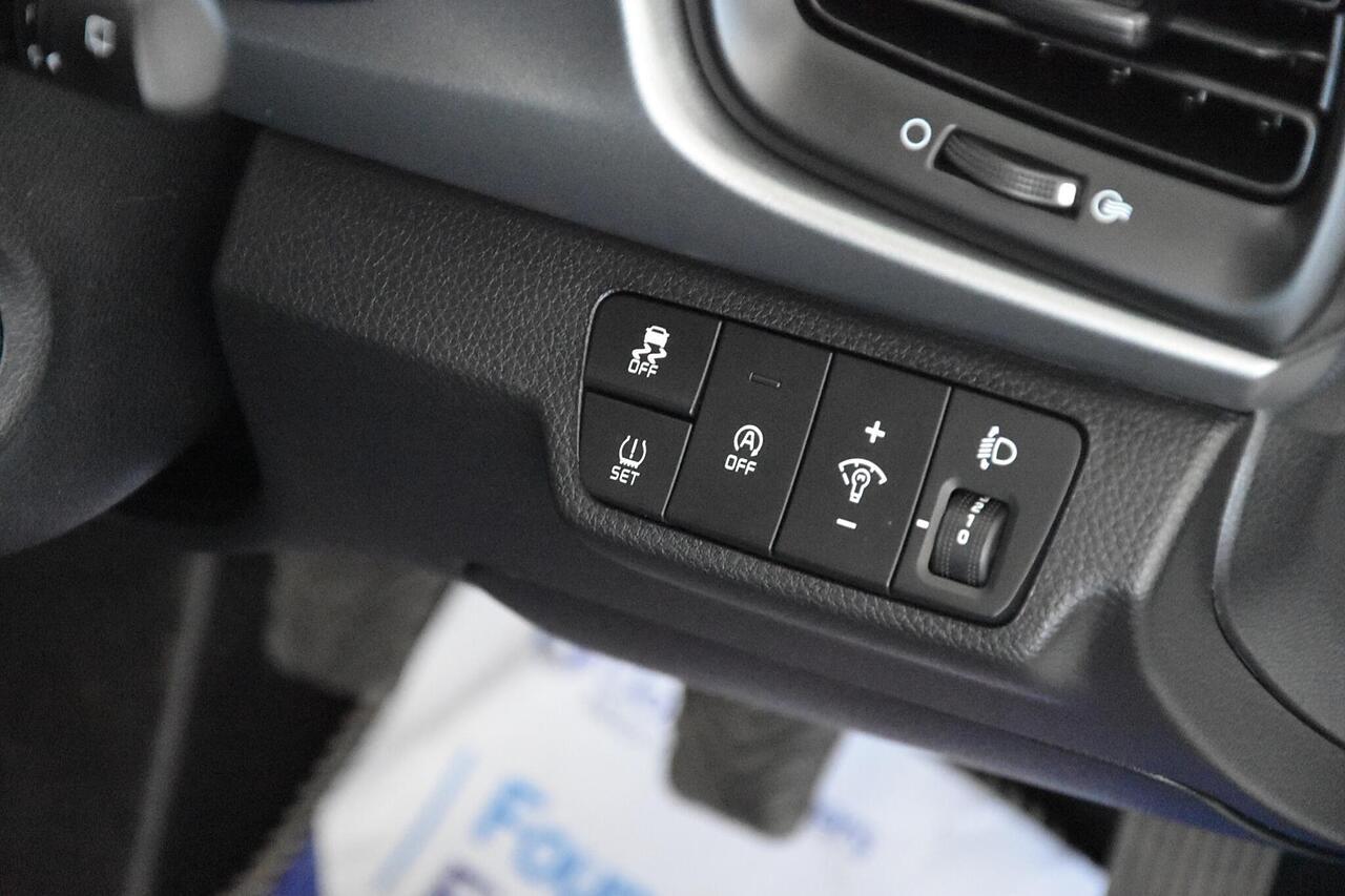 2021 KIA Rio thumbnail 17
