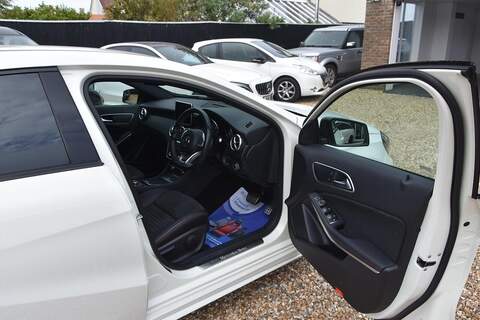 Mercedes-Benz A Class 2.1 A200d AMG Line (Premium) 7G-DCT Euro 6 (s/s) 5dr - U1857