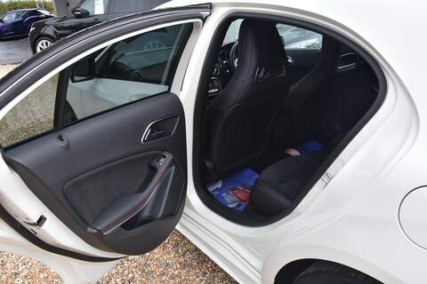 Mercedes-Benz A Class 2.1 A200d AMG Line (Premium) 7G-DCT Euro 6 (s/s) 5dr - U1857
