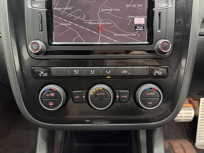 Volkswagen Scirocco 2.0 TDI BlueMotion Tech GT Hatchback 3dr Diesel DSG Euro 6 (s/s) (150 ps) - U6439