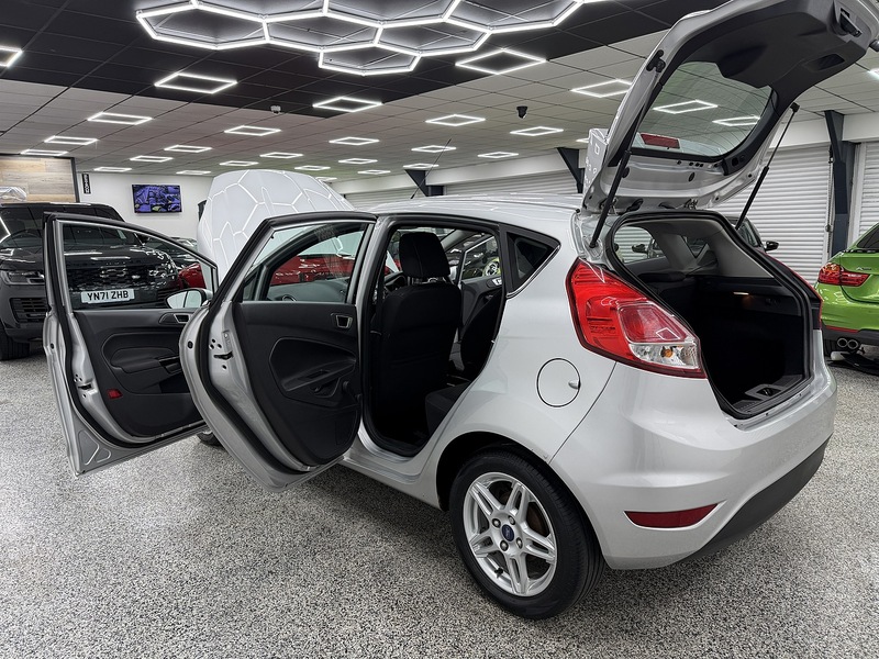 Ford Fiesta 1.0T EcoBoost Zetec Hatchback 5dr Petrol Manual Euro 5 (s/s) (100 ps) - U6443