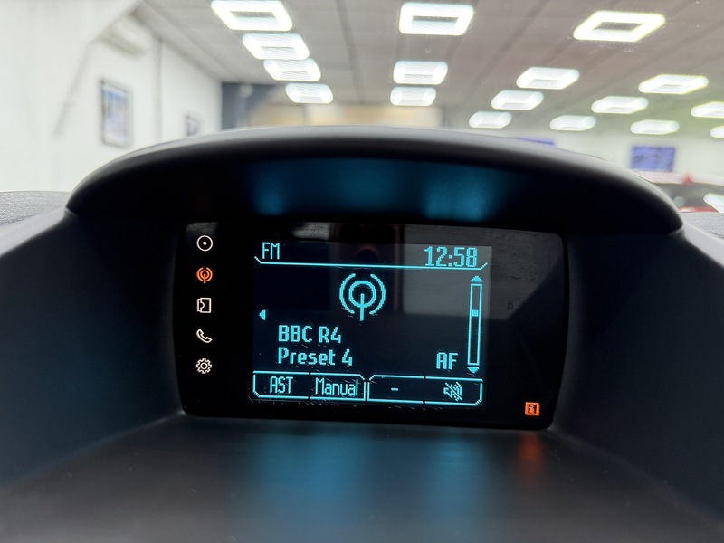 Ford Fiesta 1.0T EcoBoost Zetec Hatchback 5dr Petrol Manual Euro 5 (s/s) (100 ps) - U6443