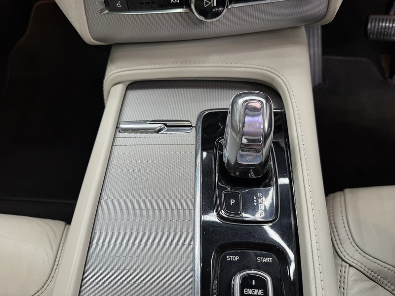 Volvo XC90 2.0h T8 Twin Engine 9.2kWh Inscription SUV 5dr Petrol Plug-in Hybrid Geartronic 4WD Euro 6 (s/s) - U6455