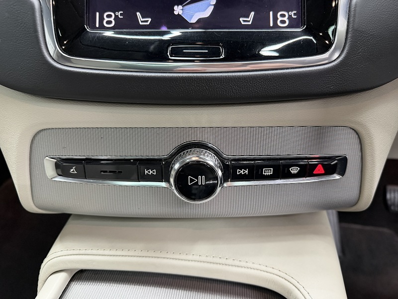 Volvo XC90 2.0h T8 Twin Engine 9.2kWh Inscription SUV 5dr Petrol Plug-in Hybrid Geartronic 4WD Euro 6 (s/s) - U6455