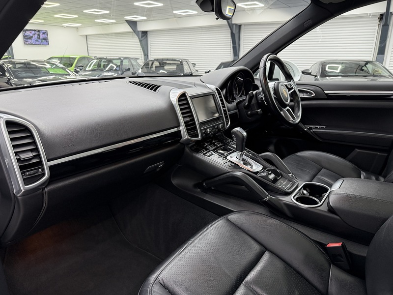 Porsche Cayenne 3.0 TD V6 SUV 5dr Diesel TiptronicS 4WD Euro 6 (s/s) (262 ps) - U6456