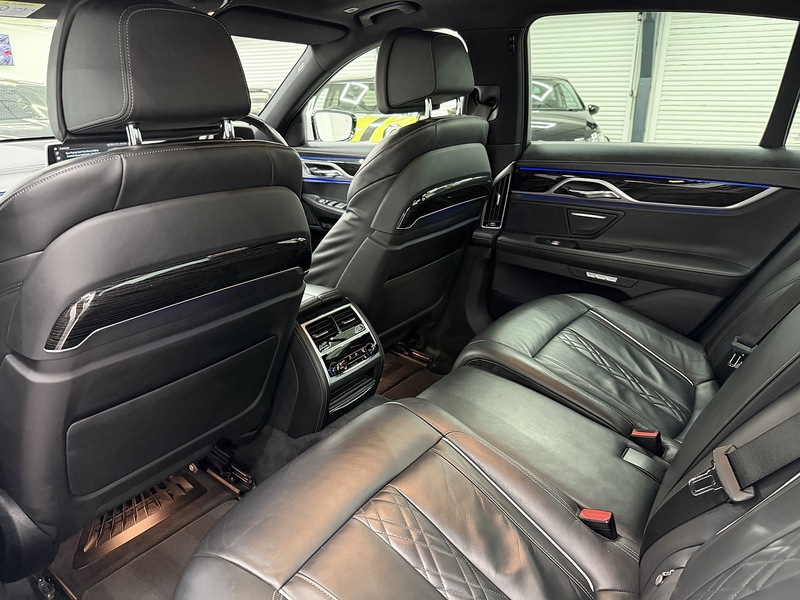 BMW 7 Series 3.0 740d M Sport Saloon 4dr Diesel Auto xDrive Euro 6 (s/s) (320 ps) - U6471