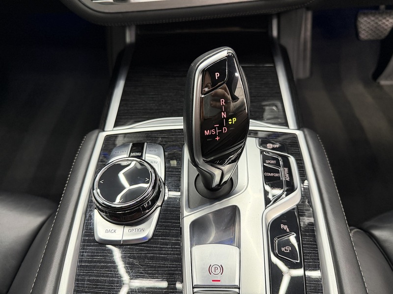 BMW 7 Series 3.0 740d M Sport Saloon 4dr Diesel Auto xDrive Euro 6 (s/s) (320 ps) - U6471