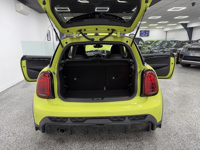 MINI Hatch 1.5 Cooper Sport Hatchback 3dr Petrol Steptronic Euro 6 (s/s) (136 ps) - U6472