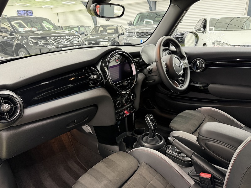 MINI Hatch 1.5 Cooper Sport Hatchback 3dr Petrol Steptronic Euro 6 (s/s) (136 ps) - U6472