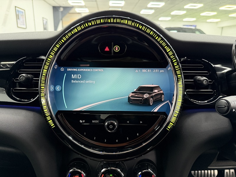 MINI Hatch 1.5 Cooper Sport Hatchback 3dr Petrol Steptronic Euro 6 (s/s) (136 ps) - U6472