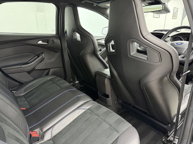 Ford Focus 2.3T EcoBoost RS Hatchback 5dr Petrol Manual AWD Euro 6 (s/s) (350 ps) - U6473