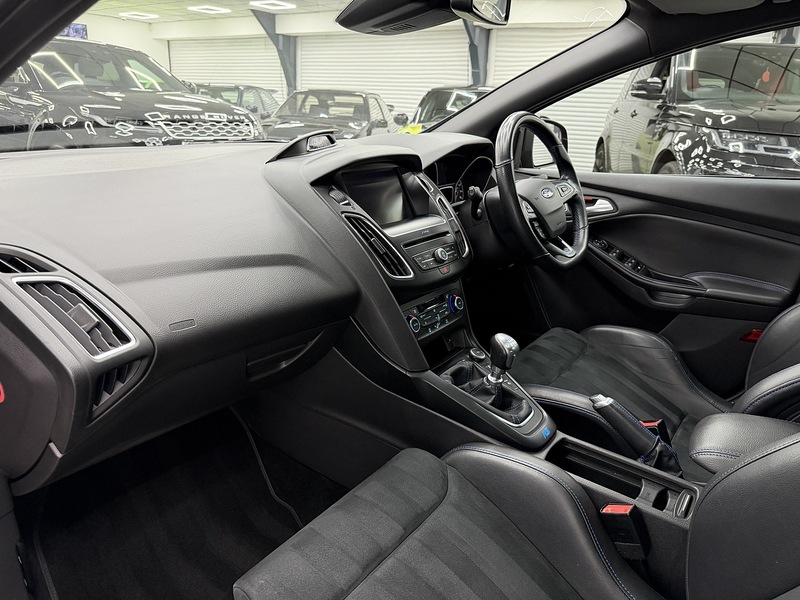 Ford Focus 2.3T EcoBoost RS Hatchback 5dr Petrol Manual AWD Euro 6 (s/s) (350 ps) - U6473