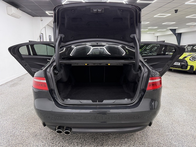 Jaguar XE 2.0d R-Sport Saloon 4dr Diesel Auto Euro 6 (s/s) (180 ps) - U6475