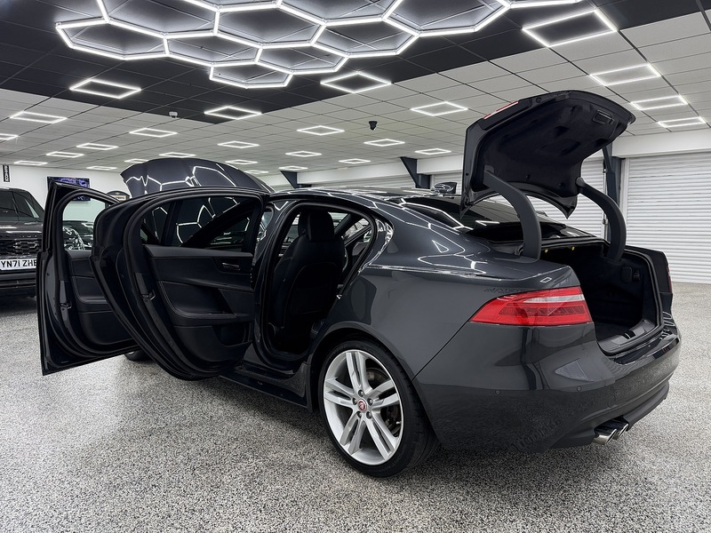 Jaguar XE 2.0d R-Sport Saloon 4dr Diesel Auto Euro 6 (s/s) (180 ps) - U6475