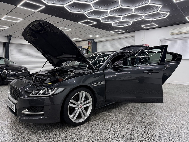 Jaguar XE 2.0d R-Sport Saloon 4dr Diesel Auto Euro 6 (s/s) (180 ps) - U6475