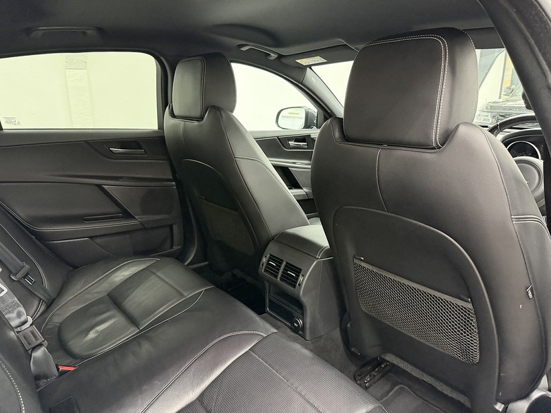 Jaguar XE 2.0d R-Sport Saloon 4dr Diesel Auto Euro 6 (s/s) (180 ps) - U6475