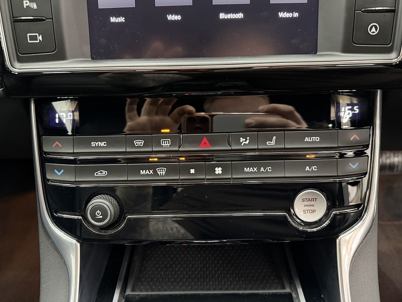 Jaguar XE 2.0d R-Sport Saloon 4dr Diesel Auto Euro 6 (s/s) (180 ps) - U6475