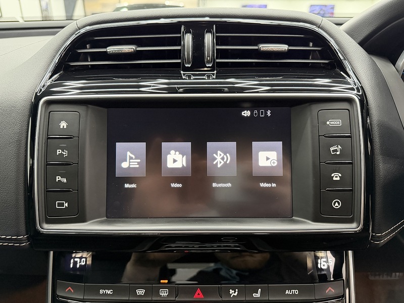 Jaguar XE 2.0d R-Sport Saloon 4dr Diesel Auto Euro 6 (s/s) (180 ps) - U6475