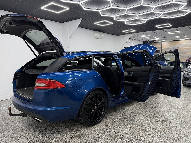 Jaguar XF 2.2d R-Sport Black Sportbrake 5dr Diesel Auto Euro 5 (s/s) (200 ps) - U6488