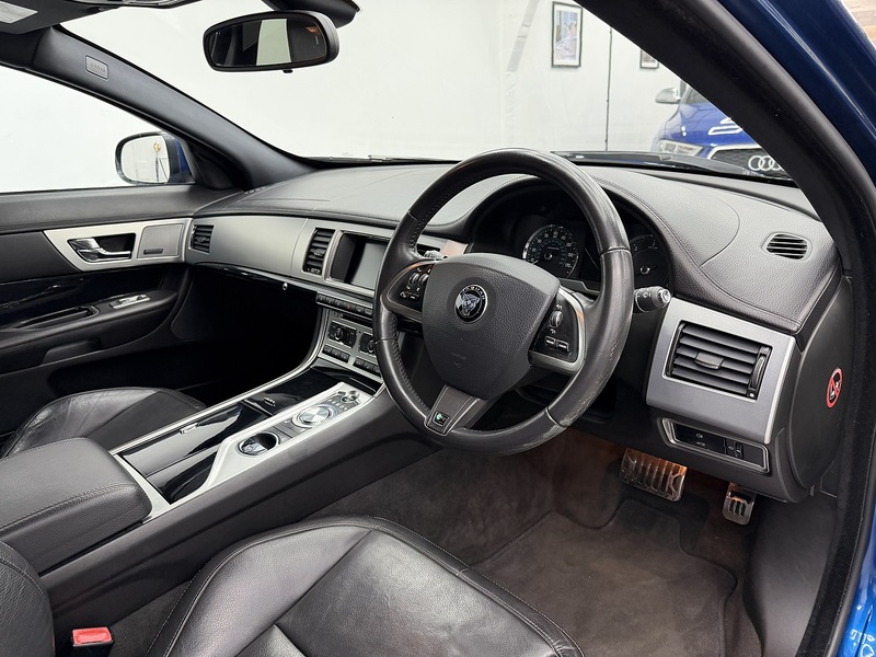 Jaguar XF 2.2d R-Sport Black Sportbrake 5dr Diesel Auto Euro 5 (s/s) (200 ps) - U6488