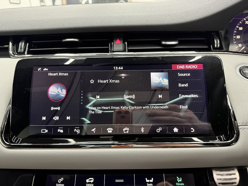 Land Rover Range Rover Evoque 2.0 D240 MHEV R-Dynamic SE SUV 5dr Diesel Auto 4WD Euro 6 (s/s) (240 ps) - U6499