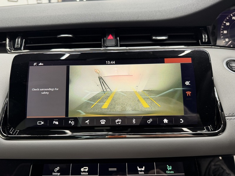 Land Rover Range Rover Evoque 2.0 D240 MHEV R-Dynamic SE SUV 5dr Diesel Auto 4WD Euro 6 (s/s) (240 ps) - U6499