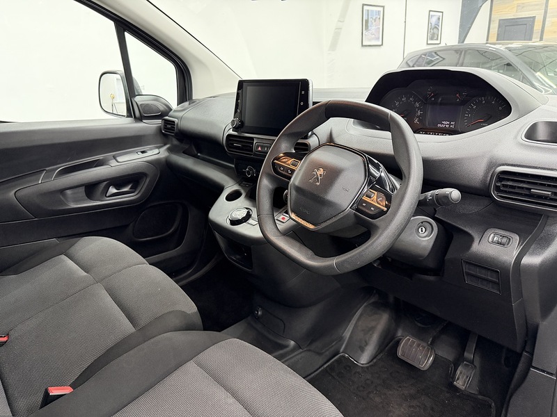 Peugeot Partner 1.5 BlueHDi 1000 Professional Standard Panel Van 5dr Diesel EAT8 SWB Euro 6 (s/s) (130 bhp) - U6510