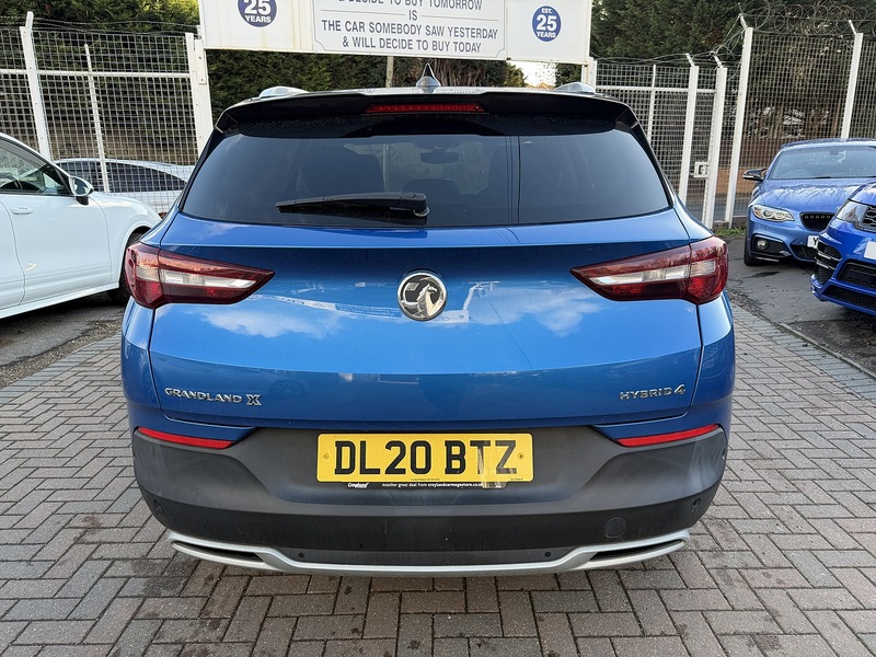 Vauxhall Grandland X 1.6 13.2kWh Business Edition Nav Premium SUV 5dr Petrol Plug-in Hybrid Auto 4WD Euro 6 (s/s) Hybrid4 - U6525