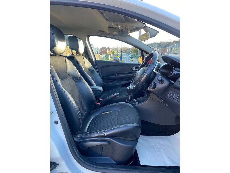 Renault Clio 1.5 dCi Dynamique S Nav Hatchback 5dr Diesel Manual Euro 6 (s/s) (90 ps) - U116