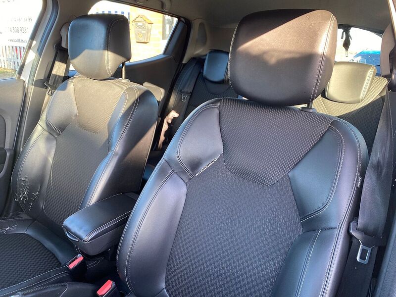 Renault Clio 1.5 dCi Dynamique S Nav Hatchback 5dr Diesel Manual Euro 6 (s/s) (90 ps) - U116