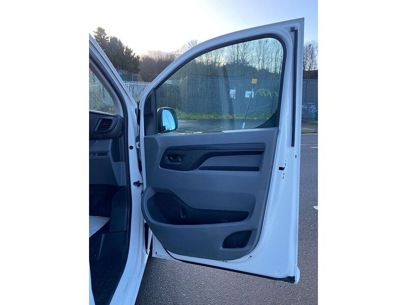 Vauxhall Vivaro 2.0 Turbo D 3100 Sportive Panel Van 5dr Diesel Manual L2 H1 Euro 6 (s/s) (150 ps) - U117