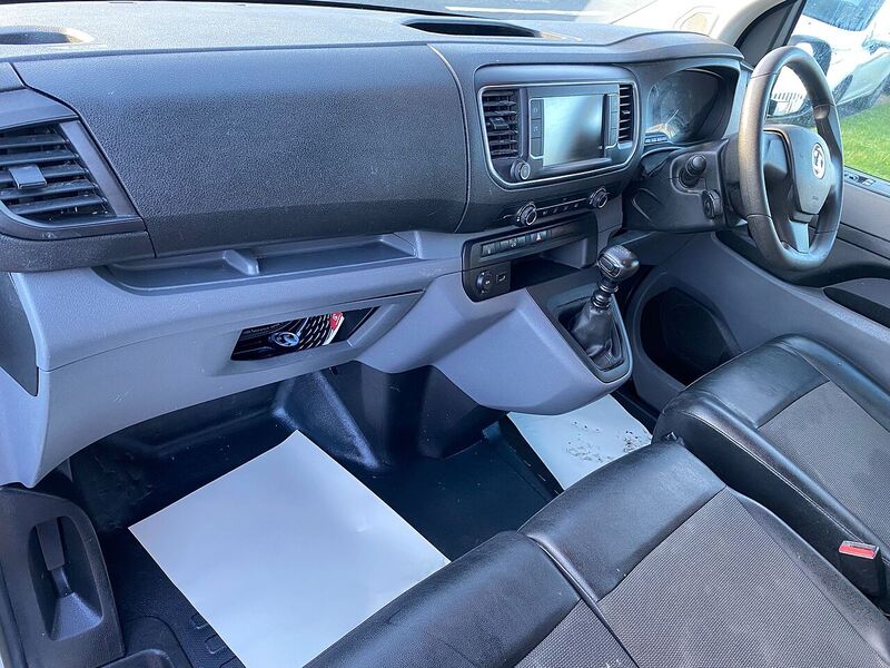 Vauxhall Vivaro 2.0 Turbo D 3100 Sportive Panel Van 5dr Diesel Manual L2 H1 Euro 6 (s/s) (150 ps) - U117